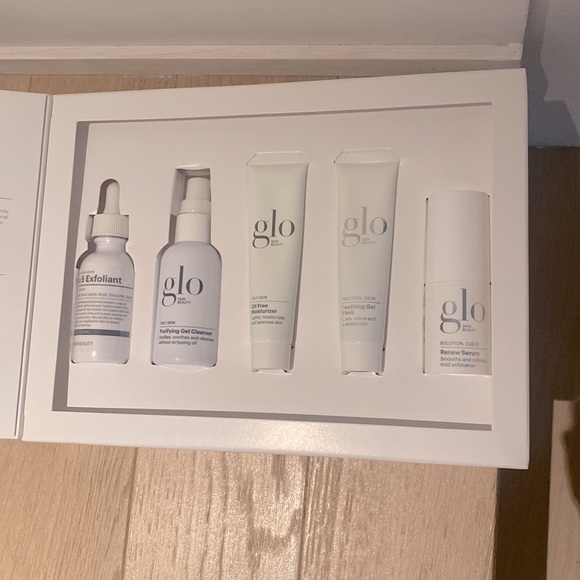 Glo Skin Beauty Skincare set - Picture 1 of 4